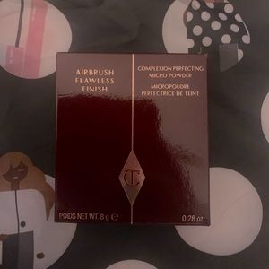 Setting Spray & Powder
Charlotte Tilbury
Airbrush Flawless Finish Setting Powder